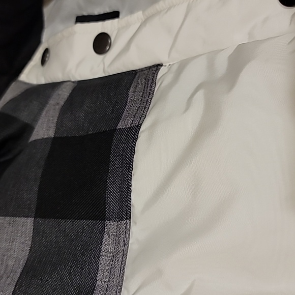 Gorgeous Ivory Black & Gray Quilted Vest - Picture 12 of 12